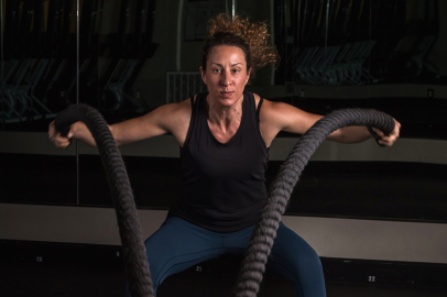 Woman doing battle roping at CRUfit