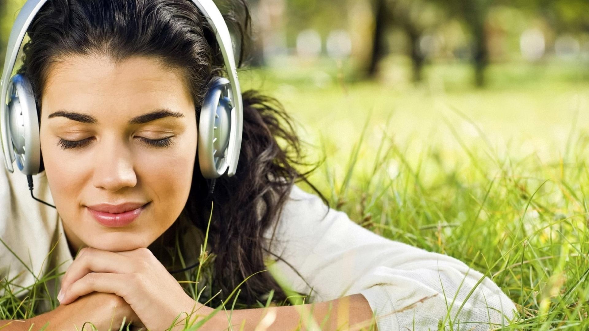 women-headphones