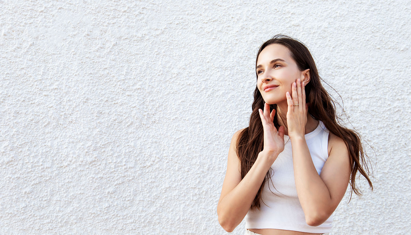 newyou-medspa-woman-face-bkg-hero
