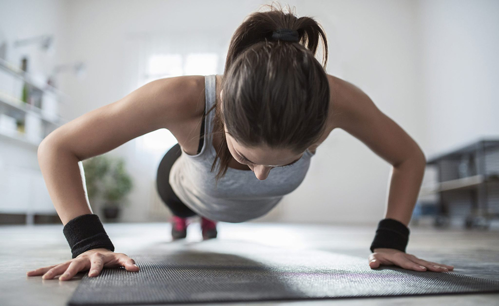 woman doing plank on yoga mat
