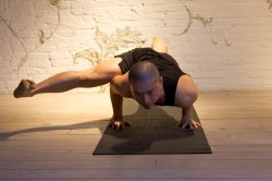 EKA PADA KOUNDINYASANA II(1)