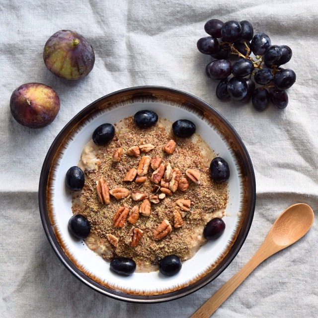 Oatmeal with Figs and Grapes_copy