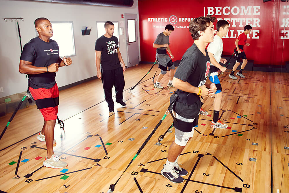 group doing plyo floor workout at athletic republic
