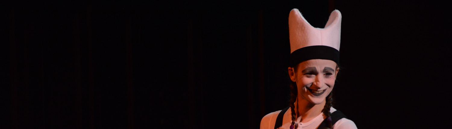 Clown Conservatory student smiles at the audience in 'Ridiculosity' | Circus Center | 2017