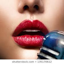 lips on mic 2