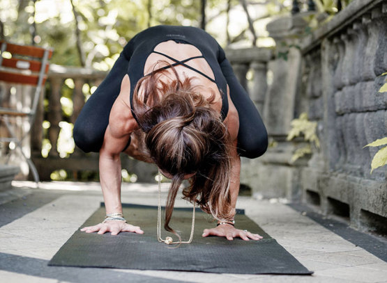 Woman doing a headstand at Enforme