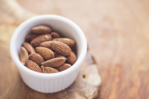 almonds raw pix