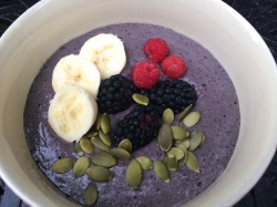 Purple smoothie bowl