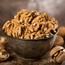 anti-inflammatory walnuts canva