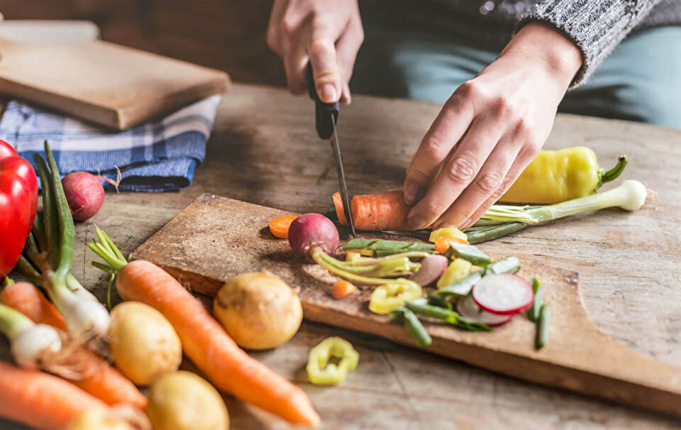 woman-cutting-vegetables