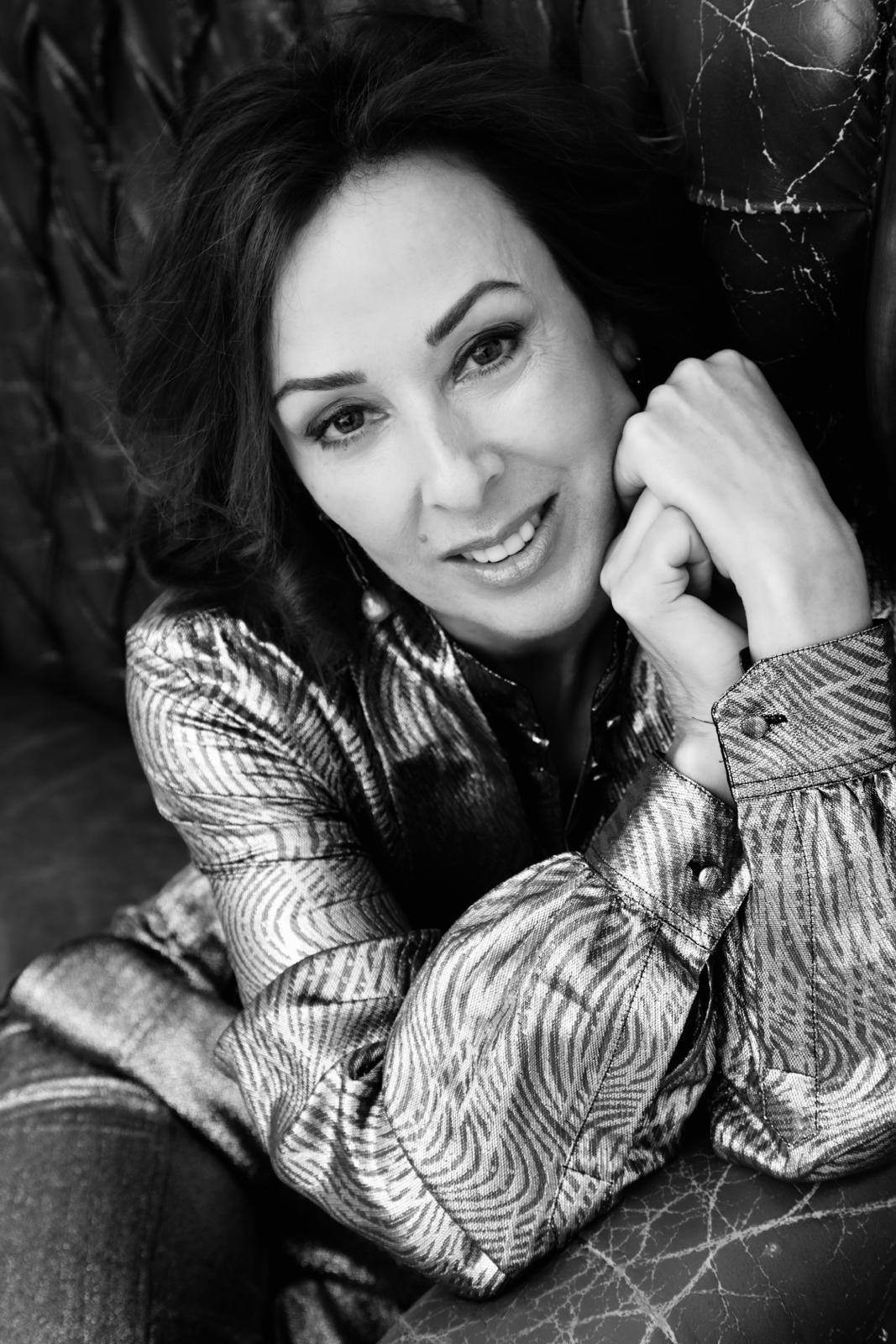 headshot black and white