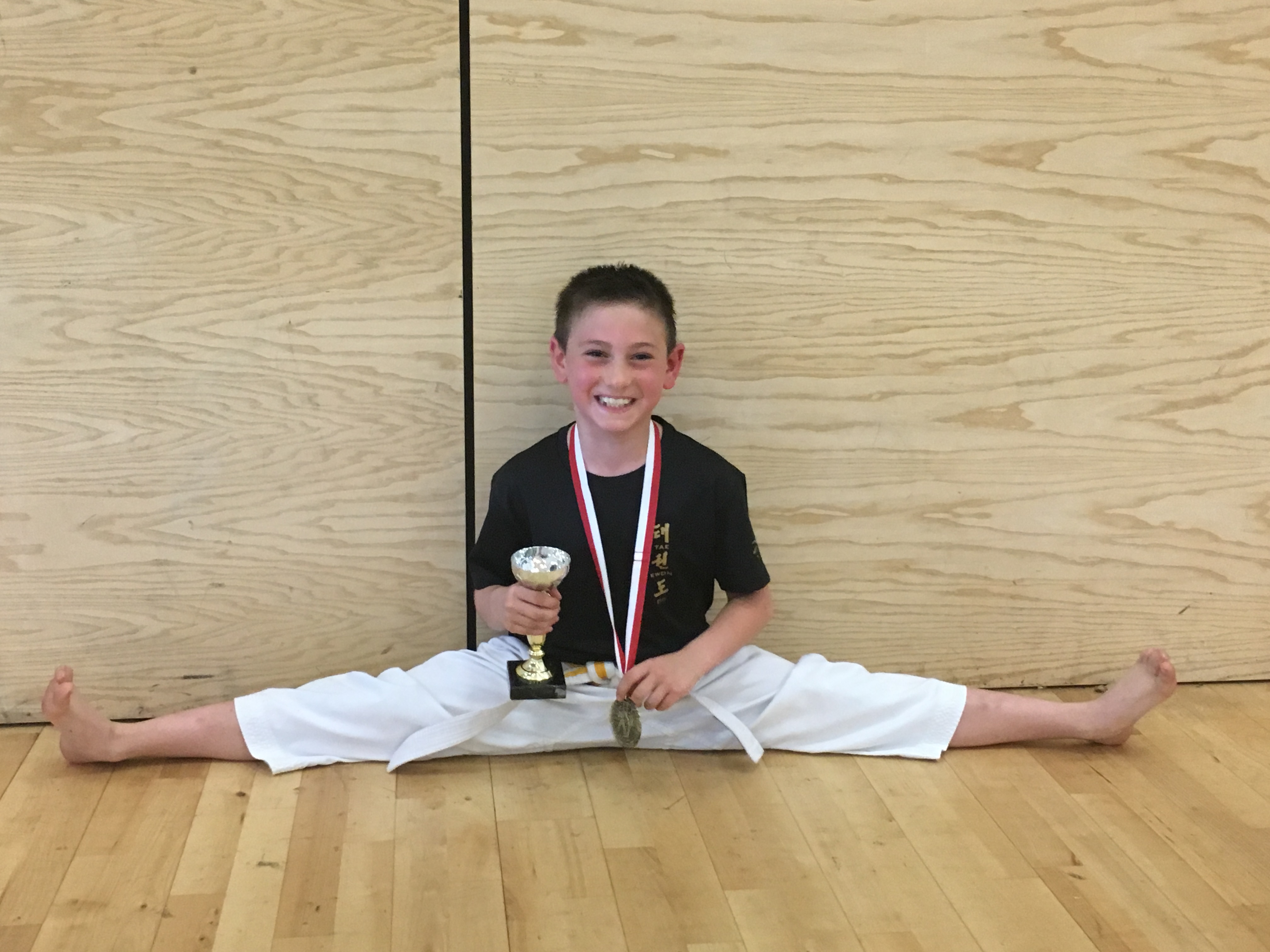 Adam Gladdis splits