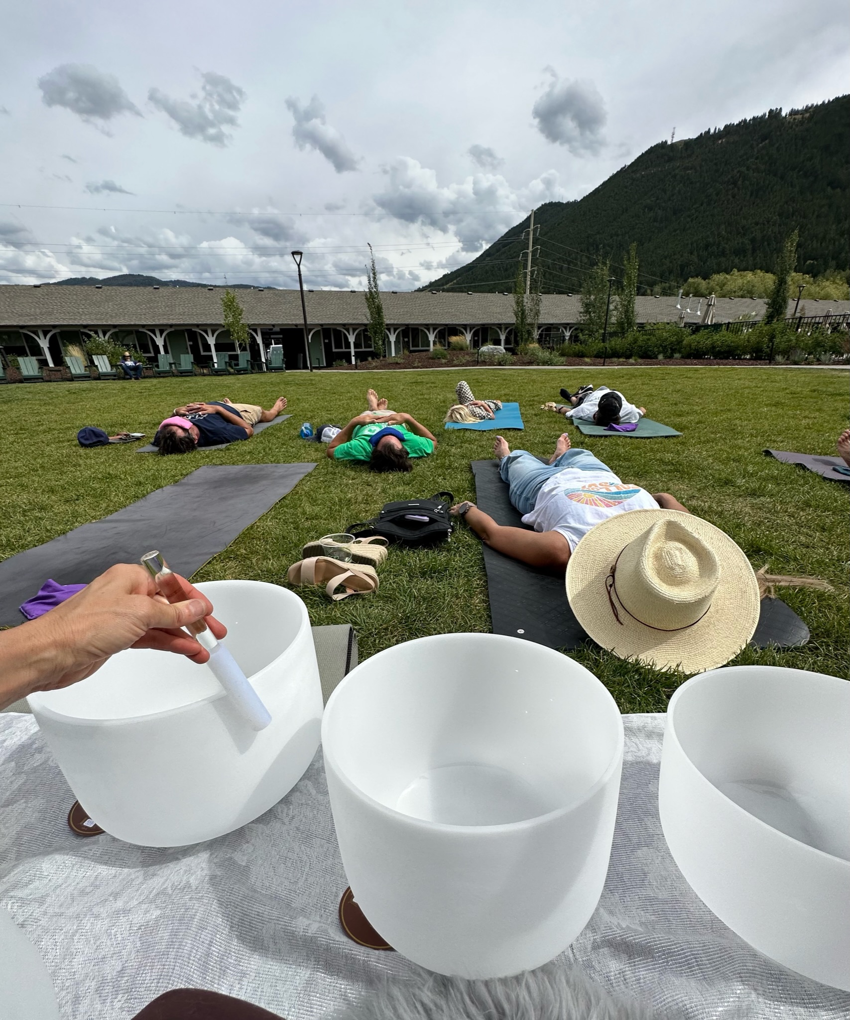 Horseshoe sound bath