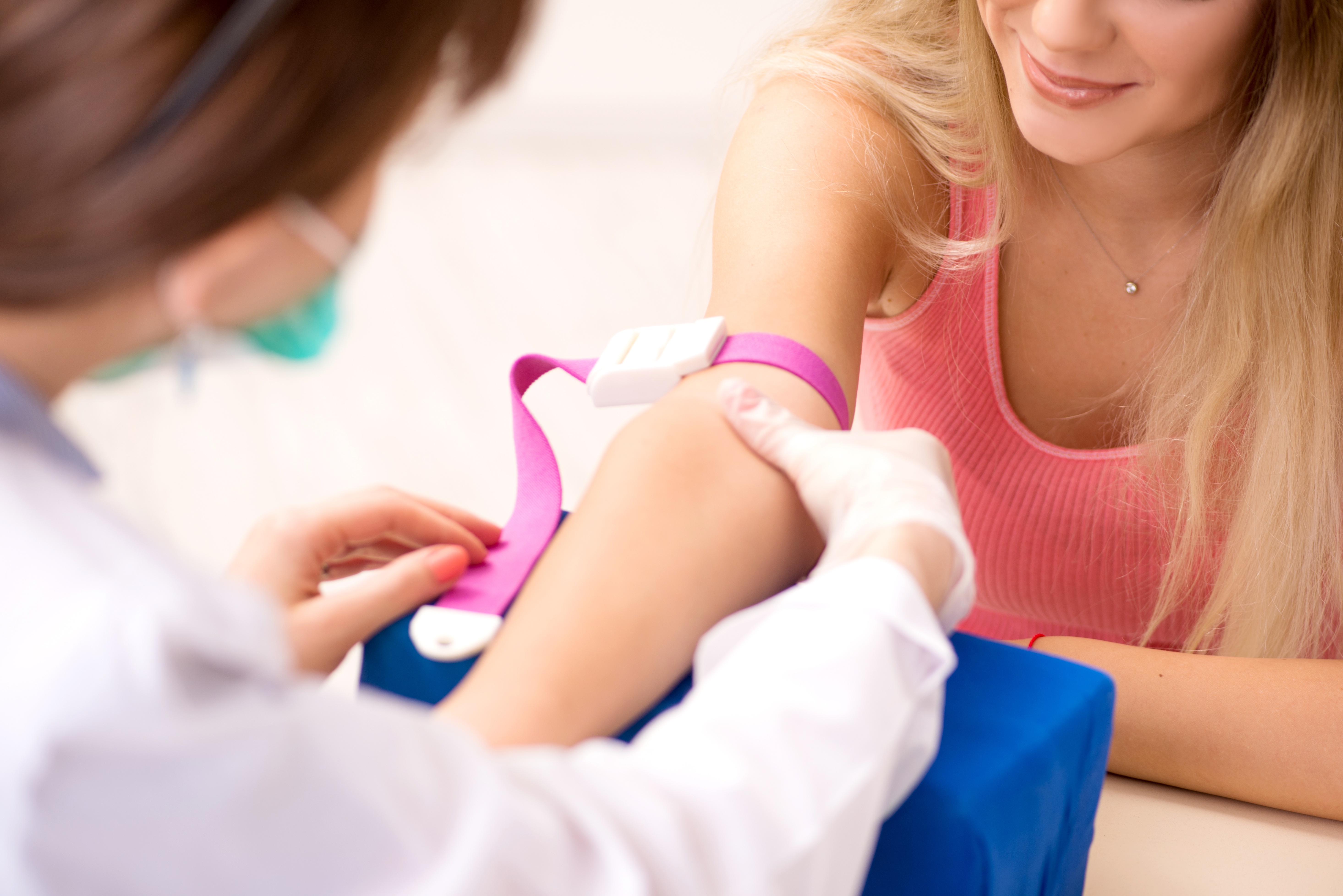 woman_getting_blood_drawn