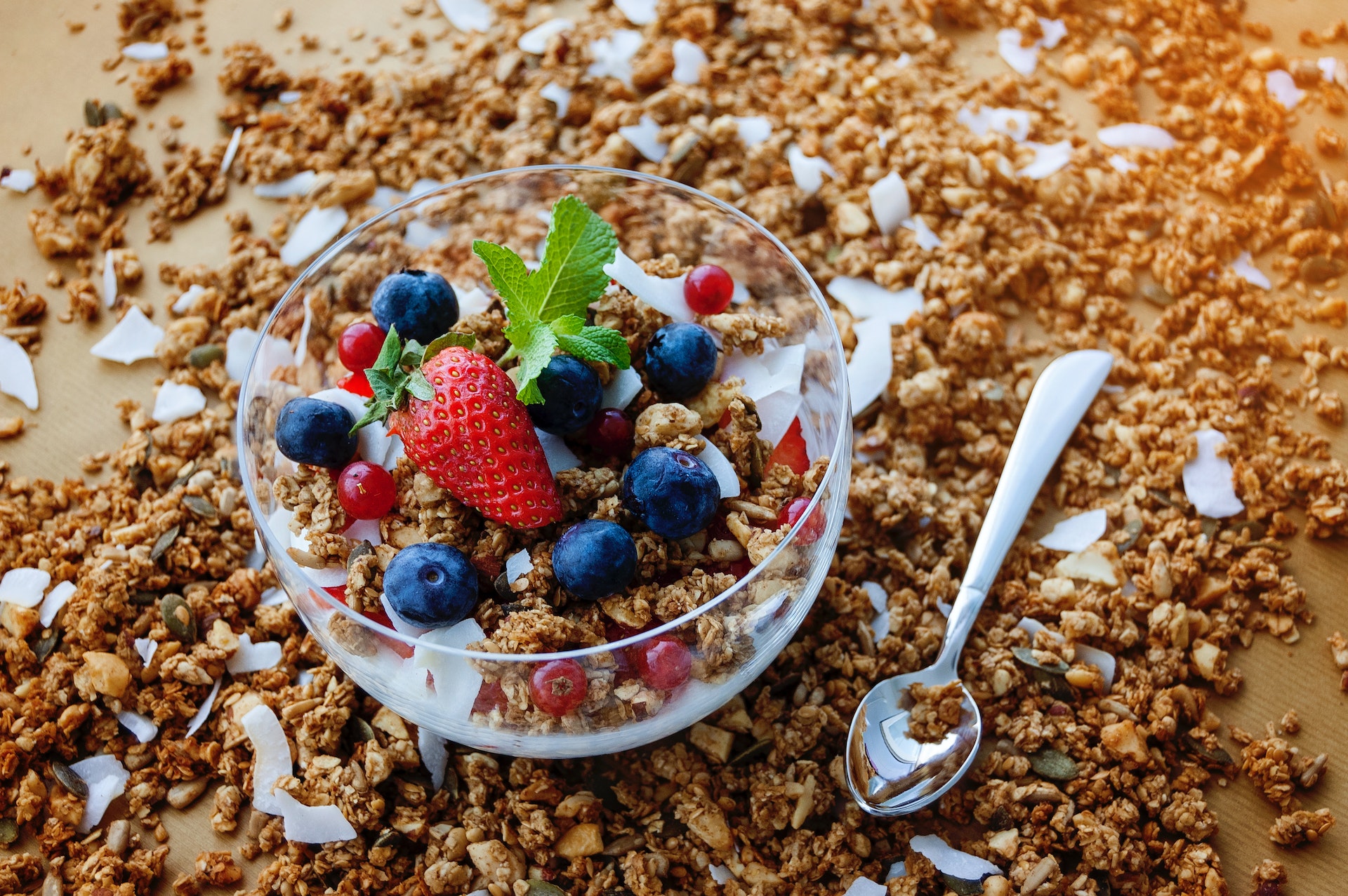 oatmeal berries breakfast coconut