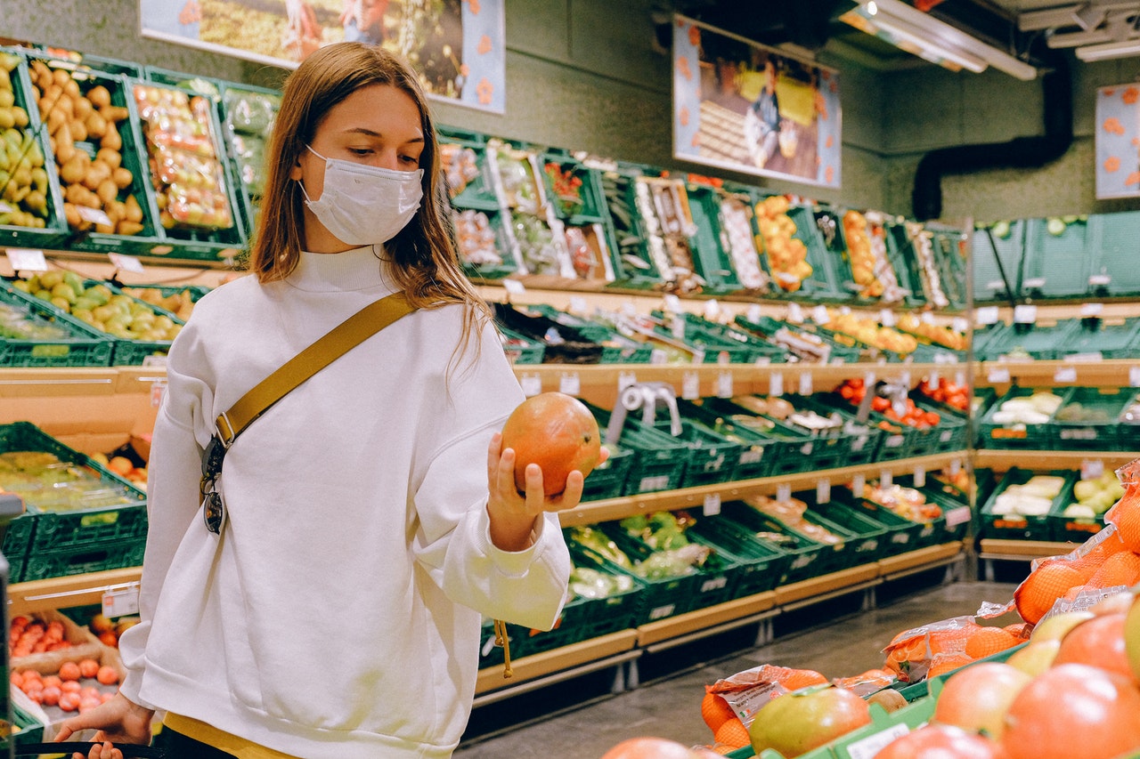 woman-wearing-mask-in-supermarket-3962287