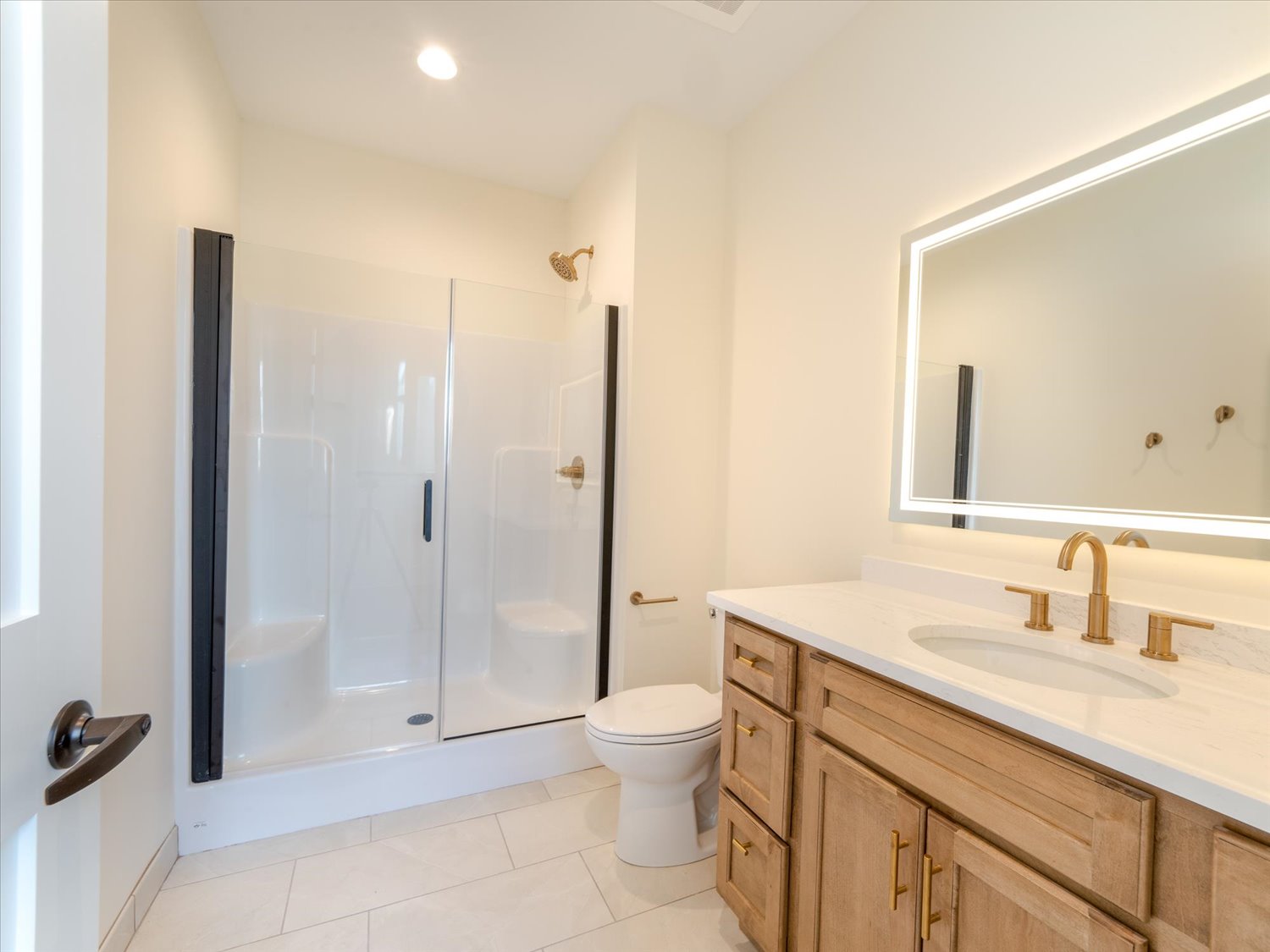 81-Apt203-17