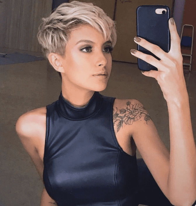 woman with blonde pixie rebel hair cut