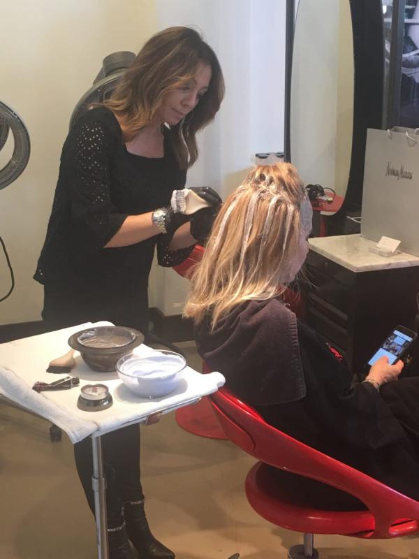 hair stylist highlights