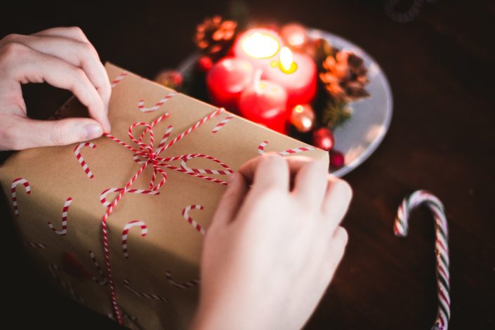 tying Christmas gift