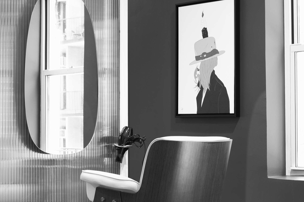 salon-chair-mirror-hairdryer