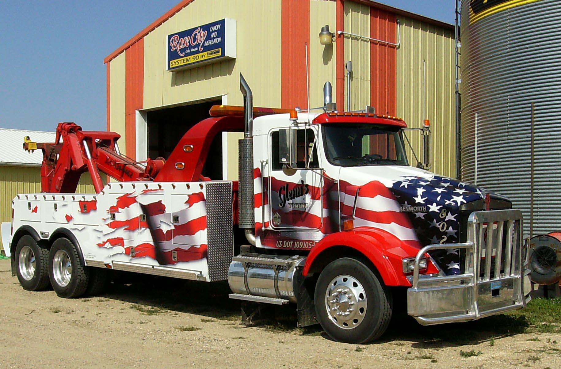 Glenn's Towing American Flag Truck