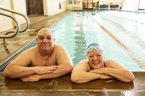 Joe-n-Gail-at-edge-of-pool