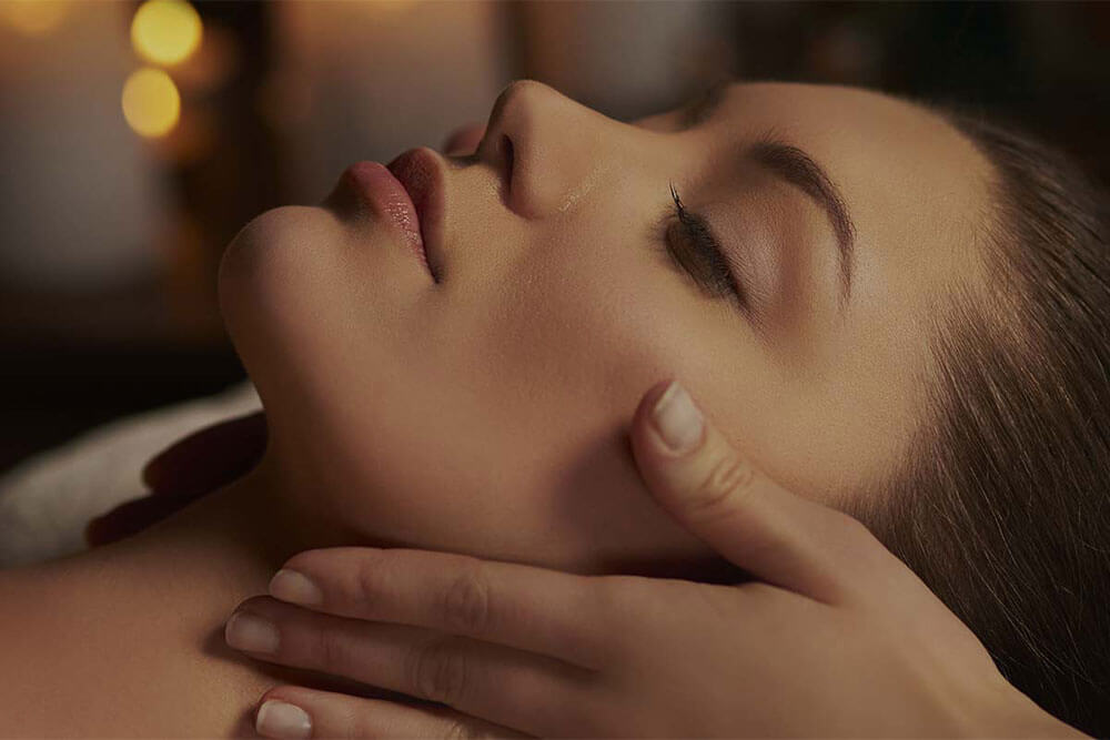 training-woman-facial