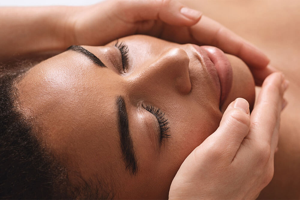 training-woman-relaxing-facial