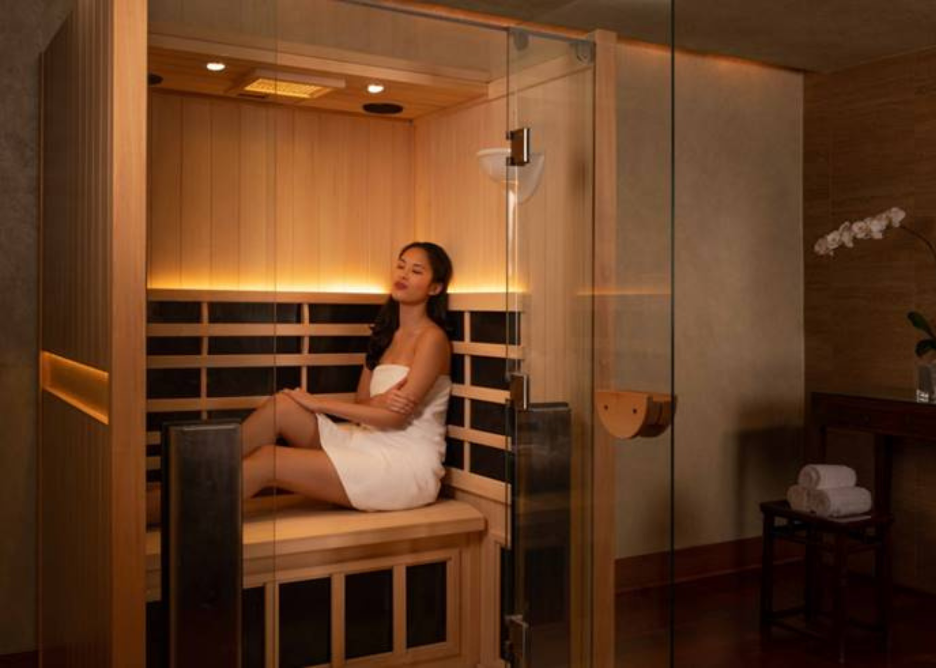 woman-sitting-in-haloir-sauna (1)