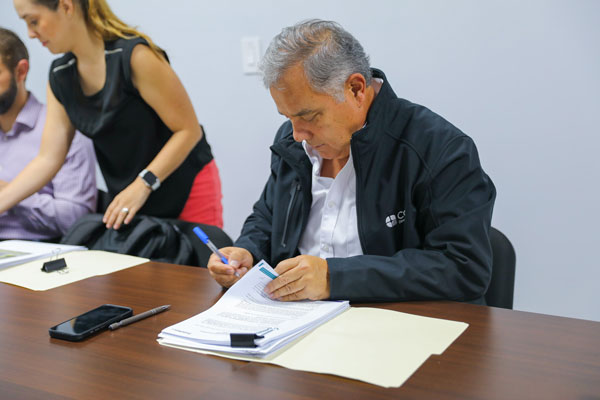 evolution-free-zone-team-signing-at-table-with-swicthback-medical