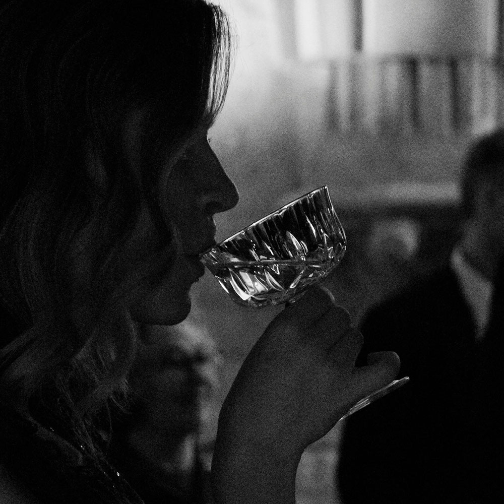 the-foundry-sq-guest-drink-wall-bw