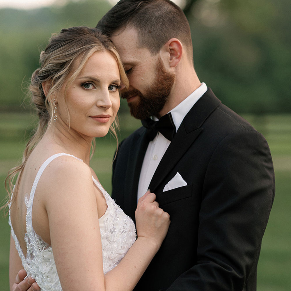 the-foundry-sq-bride-groom-outside