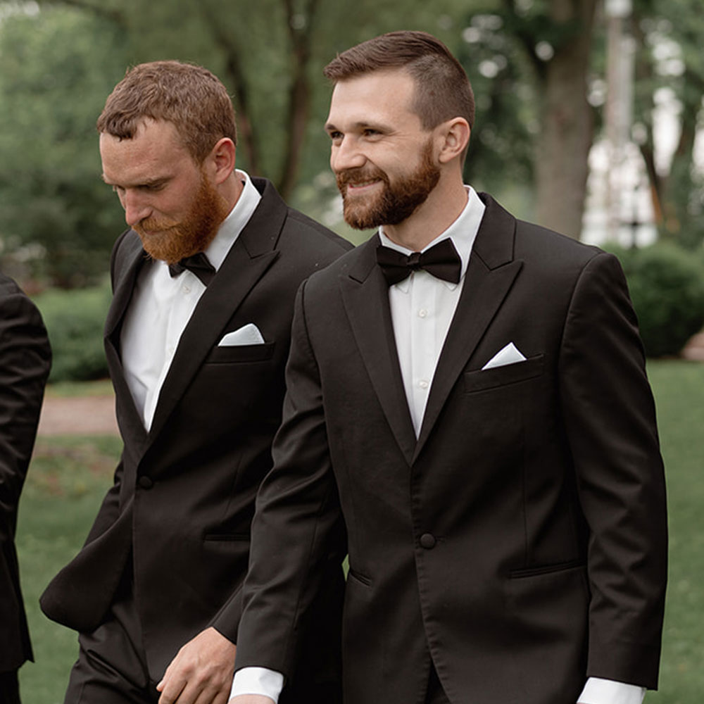 the-foundry-sq-groom-outside