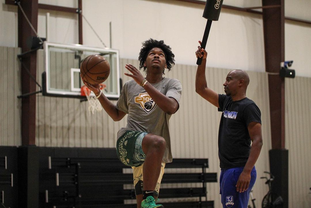 basketball player shoots a lay up