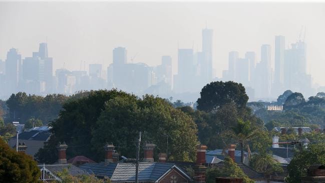 Wyn Melbourne smoke a